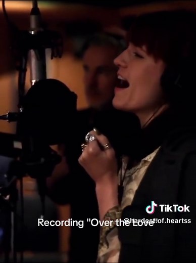 Florence Welch Recording 'Over the Love' for the Great Gatsby Soundtrack