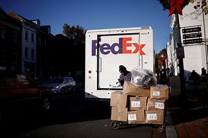 FedEx stock reacts to mixed Q2 earnings, freight spin off plans