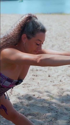 FLEXIBILITY TRAINING ON THE BEACH | BEGINNER-FRIENDLY ROUTINE