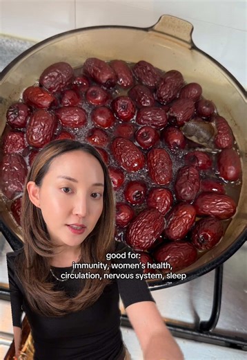 Staples in the Korean diet you can find everywhere. It’s ingrained in the lifestyle, a lot people have it without knowing how good it is for them! #superfoods #koreandiet #womenshealth #jujube #barleytea #eatyourskincare #seaweed #skinhealth #jelloskin