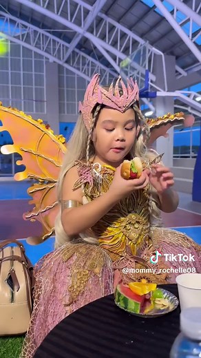 Dress ng Mama: Bata na Competitive at Proud sa Gawa ng Nanay