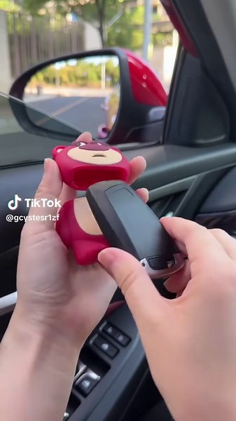 Car Cartoon Key Bag: Fun Accessories for Auto Enthusiasts