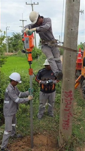 ⚡😱 Amazing Lineman Tricks! Installing a Ground Rod for High-Voltage Power Lines #Shorts