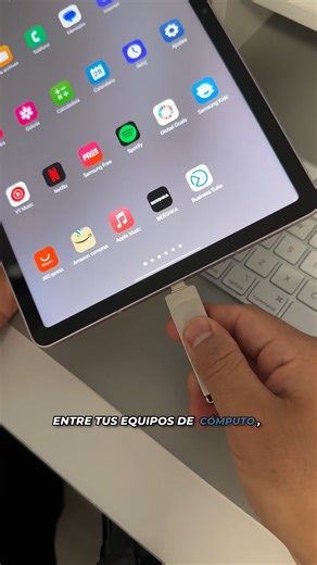 933K views · 8.6K reactions | ¡Práctica y veloz! Transfiere tus fotos, música y documentos en segundos.  Con 30% OFF en el Buen Fin, ¡esta memoria dual tipo C y A será tu mejor aliada!  https://bit.ly/3JVHx7E ¿A quién se la regalarías?  Promoción válida en productos seleccionados del 13 al 17 de noviembre 2025 | Steren México | Facebook