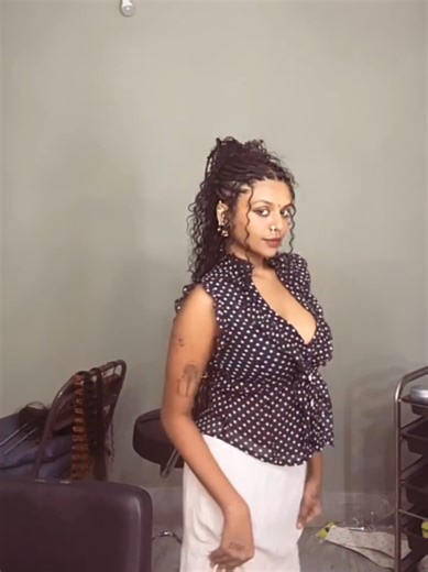 Becoming icon 🖤✨