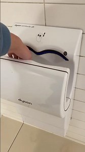 White dBs! | 2 × 2015 White Dyson Airblade dB AB14’s | Lambton Square, Wellington CBD 🚹