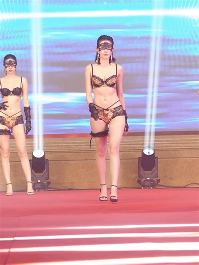 791#catwalkmodel #beautifulgirl #runway #fashion #models #modelswalk #underwear #走秀 #runwaymodels #内衣 #란제리 #下着ショ #ランジェリーショー #4K