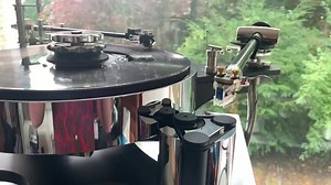 𝐓𝐑𝐔-𝐆𝐋𝐈𝐃𝐄𝐑 Pendulum floating stand alone tonearm. Your choice of 10-17 inch black aluminum arm. 𝐀𝐯𝐠 𝐭𝐢𝐦𝐞 𝐭𝐨 𝐬𝐞𝐭 𝐮𝐩 𝐢𝐬 𝐚𝐛𝐨𝐮𝐭 𝟐 𝐡𝐨𝐮𝐫𝐬. ✅ Aesthetics, Quality & Functionality. ✅ No mounting,No bearings, No Unipivot, No Antiskate & No Friction ✅ ZERO OFFSET ⬇️ https://www.facebook.com/822908767814047/posts/2876522382452665/?d=n ✅ Special Tru-Lift & our own cueing device included. ✅ Made in 🇨🇦 ✅ Terminated Direct Cardas wires included ✅ Solid Stainless Steel or Br