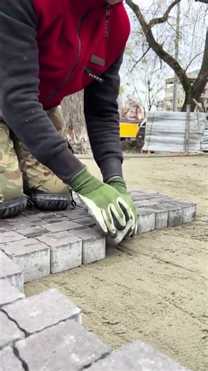 Pro Hand Paver Laying Technique! 📐 #PavingMaster #ConstructionTech #Adoquines #Landscaping