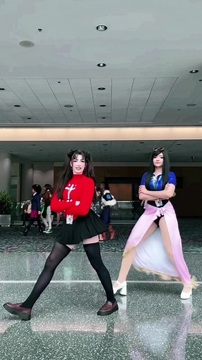 Stunning Cosplay Transformation: Rin Tohsaka and Nico Robin from One Piece