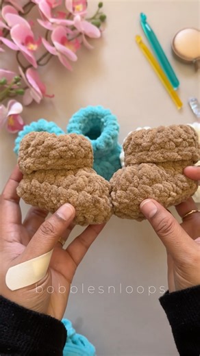 Little feet deserve the softest stitches! 👶#shortsfeed#crochetbabyshoes#bobblesnloops#viral