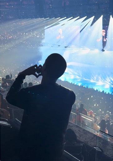 A Live Video Of Me & My Therapist … Best Therapy Session Ever #Rodwave #rodwavetour #suitelife #miami