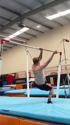 Impossible pull up 🥴 | Nile Wilson