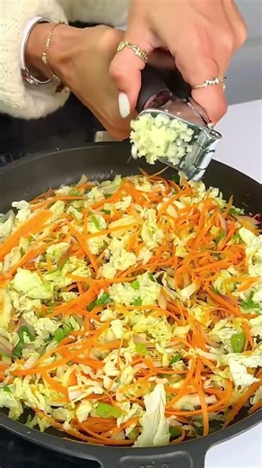 Asian Peanut Shrimp Noodles 🍜🦐🥜 #noodles #asiancuisine #shrimpnoodles #peanutsauce