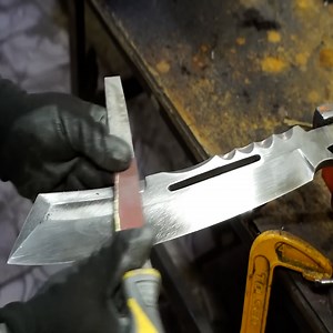 1M views · 18K reactions | Forging a Truck Leaf Spring into a Hunting Knife | DIY & Crafts | Facebook