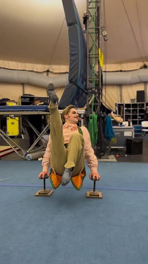 Warming up the #cirqueway 🤸 | KURIOS by Cirque du Soleil
