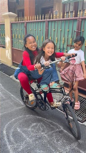 Clemira Learns to Ride a Big Bike