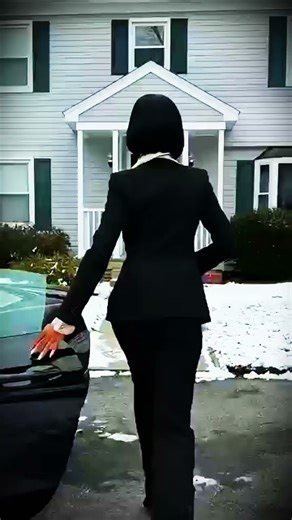 🐕 The intelligent Golden Retriever taught the arrogant woman a lifelong lesson 💥 #kindness #dog