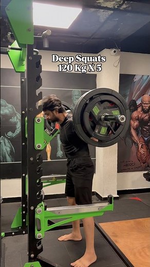 Deep Squats..#shortsviral #shortgym #fitnesscoach #fitnesstrainer #gymshorts