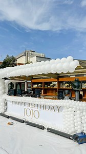 White balloons. Big energy. Birthday magic on Thames! 🎈 Who needs confetti when your whole boat is a party! Got a big celebration coming up? Reach out today to get a quote! ✨ | Bubblegum Balloons
