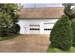 Historic Hilltop Home for Sale on 18 Acres With Spring-Fed Lake