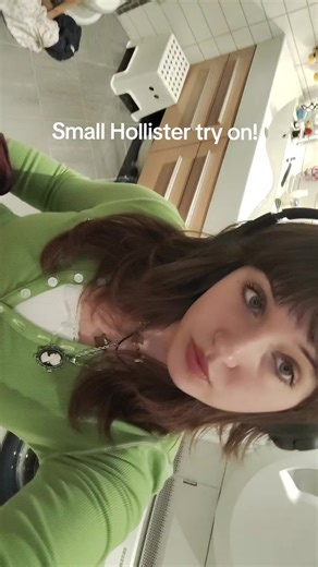 Hollister Try-On: Discover Stylish Outfits