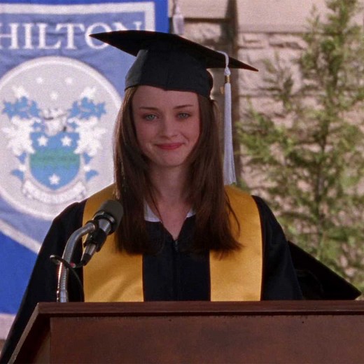Just me blubbering over Rory’s graduation speech about the supremely real characters in her life. 📺:: GILMORE GIRLS | Netflix Family