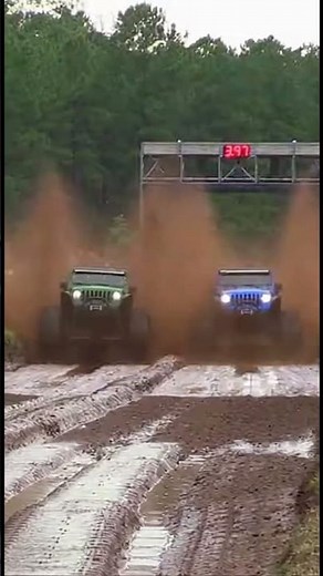 MONSTER JEEP WRANGLERS MUD DRAG RACE 💥 Full Throttle Chaos