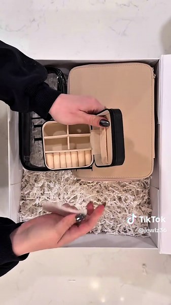 Bridesmaid proposal boxes! #bridemaids #bridemaidgift #bridemaidspropsal #bridemaidsproposalbox