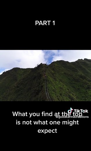 The EPiC Haiku stairs trail (aka Stairway to Heaven) on Oahu, Hawaii #oahu #hiking #haikustairs #stairwaytoheavenhawaii #volcano #tropical #vacation #paradise
