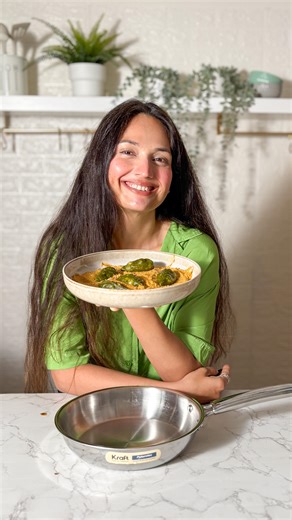 Pragya Piparsania on Instagram: "Cooking in tricolour spirit this Republic Day! Just like the Indian flag stands for strength, balance, and pride, this Republic Day special Jhol Momos were cooked using the @Kraft_houseware Futuretec Triply Stainless Steel Frying Pan — where tri-ply technology brings perfect balance to cooking. ✨ Why tri-ply matters (just like our tricolour 🇮🇳): • Strength like saffron → durable stainless-steel outer layer • Balance like white → even heat distribution for preci