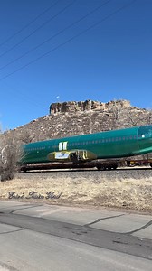 Train hauling through Castle Rock Co with Boeing plane parts heading for Spirit | Eric’s Train Yard