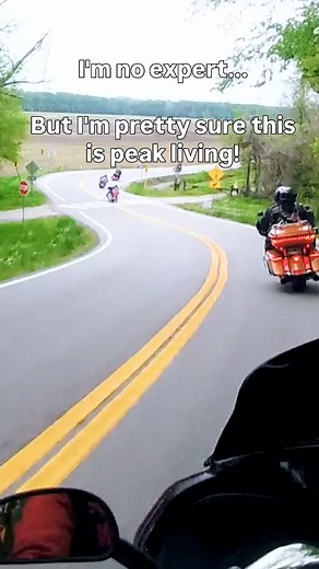 Is this peak living? Comment below!#hdvibe #customdynamics #harleydavidson #usa #saddlemen #memphisshades #hogworkz #youtube #krausmoto #senabluetooth #hjchelmets #creators #Instagram #insta360 | Rick Hdvibe