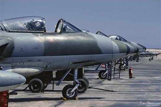 El origen de los Hawker Hunter en la FACH. Imágenes de varios autores. Información extraida de "Primeros Hawker Hunter en la FACH", de Aviation Art & History. | Fotografias y Videos Históricos de la Fuerza Aérea de Chile