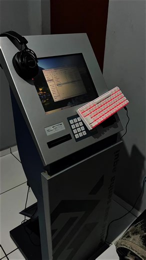 Primeiro a Jogar Doom em Totem Eletrônico