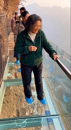 Tourists Freak Out Over Realistic Glass Bridge Crack Effect 😱😂 #glassbridge #china #viral #funny #uk