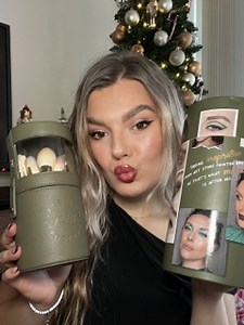 The ULTIMATE Christmas Party Makeup Look 🪩🍾 Spectrum Brushes gives you the most sleek and flawless makeup application so you can create the most beautiful Christmas Makeup Look 🎅🏼🎄🎁 Shop noe on allbeauty: https://ow.ly/yM2850QkIyo | Allbeauty