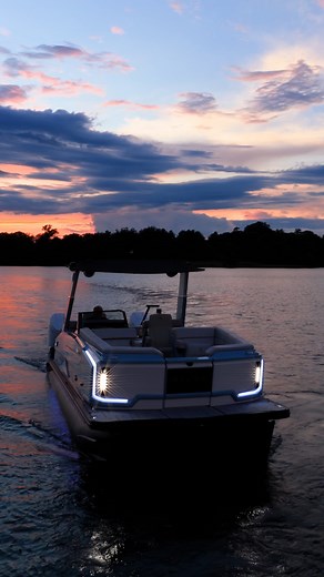 Twin engines, unmistakable color, undeniable presence. Design your Halo at baliseapps.balisepontoonboats.com | Balise Pontoon Boats