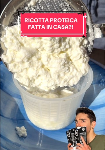 Ricotta Proteica in CASA?!🧀 📲React @massilava 🛒Ingredienti: 👉2 litri di latte (io proteico) / 50ml succo di limone / 1 cucchiaino di sale 🚨Prima ti ricordo che se Ami le mie ricette Fit (oltre a seguirmi puoi dare un’occhiata ai miei ricettari su 👉alanvalca.com ❤️‍🩹 👉Procedimento: Scalda il latte in un pentolino e portalo circa a 85° (tieni la fiamma media mischia di tanto in tanto e guarda quando inizi a fare le bollicine sul bordo) / fuori dal fuoco, aggiungi succo di limone, sale misc
