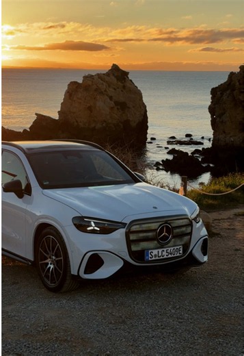 Because we designed it. 📷 nicorauchenwald (IG) for #MBcreator #MercedesBenz #WelcomeHome #140YearsOfInnovation #GLC [Mercedes-Benz GLC 400 4MATIC elektrisch | Energieverbrauch kombiniert: 18,9‒14,9 kWh/100 km | CO₂-Emissionen kombiniert: 0 g/km | CO₂-Klasse: A]