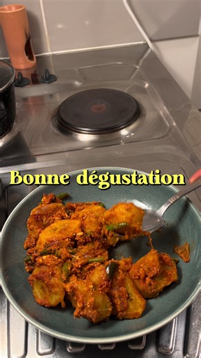 Tonight’s dinner: plantain with my homemade tomato sauce 😍🔥 Simple but so good 🤍 #fyp #tiktokfood #dinner #foodtok #cookwithme