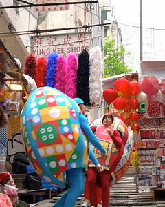 The Hong Kong Sevens is back in town, are you ready for the rugby fun? The Flash Scrum Rugby team at HK International Airport, Pottinger St., LKF or Hysan Place, setting off an unprecedented rugby excitement on the streets last week. If you miss the flashmob, come say ‘Hi!’ with the Flash Scrum Rugby team during the #HongKongSevens from 31 March to 2 April at Hong Kong Stadium! Hong Kong Sevens Date: 31 March to 2 April Venue: The Hong Kong Stadium 3-day pass tickets: HK$1,950 (adult); HK$950 (c