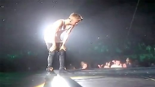 Justin Bieber 'collapses' on stage in London – video