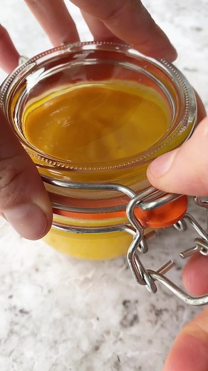 Pasta de ají amarillo 🌶️💛 peruano ✨ Ingredientes: 1 c/da de sal, 1 libra de ají amarillo, 1 c/da de aceite neutro. Un esencial de la cocina peruana que se destaca en preparaciones tradicionales como: Tiraditos, Ceviches, Ají de gallina, Causa limeña, Leche de tigre, Salsa huancaína, entre otras preparaciones! Los ajíes los compro en Plaza Paloquemao 🧺 en Bogotá #ajiamarillo #ají #cocinaperuana🇵🇪 #recetas #recetasfaciles #receta #cocina #comida | Chef Ana Galvis