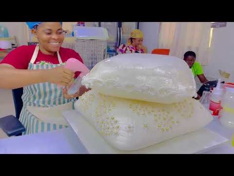 HOW TO COVER AND DECORATE WEDDING PILLOW CAKE.