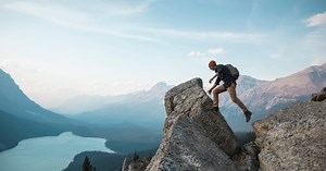 How many calories does hiking burn per hour?