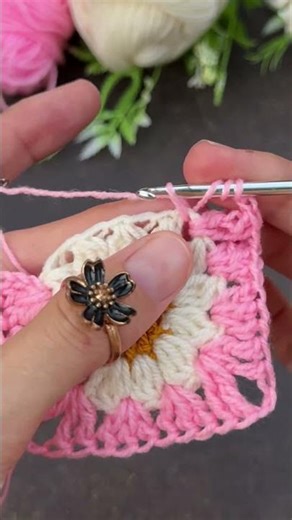 Super cute 🥰 crochet daisy square blanket pattern
