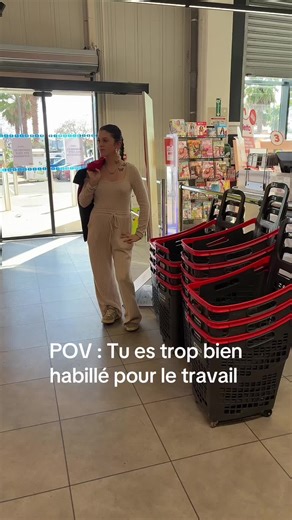 Apparence et Mode au Lycée : Un Look Étonnant