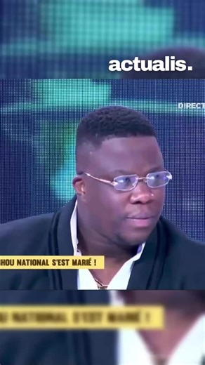 Apoutchou National était invité sur le plateau de ShowBuzz sur NCI, cette fois en compagnie de son épouse, Laeticia Las. Le couple s’est affiché uni face aux chroniqueurs, mettant fin aux rumeurs et aux débats autour de leur relation. Assumé et serein, Apoutchou National a réaffirmé ses choix devant les caméras, suscitant de nombreuses réactions sur les réseaux sociaux. #ApoutchouNational #LaeticiaLas #ShowBuzz #fyp #cotedivoire🇨🇮