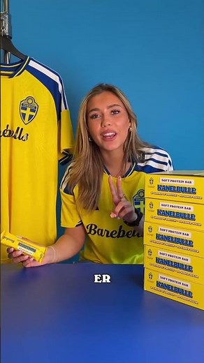 BAREBELLS X SVFF 🇸🇪 Our beloved Kanelbulle soft bar is now dressed in blue and yellow in exclus...